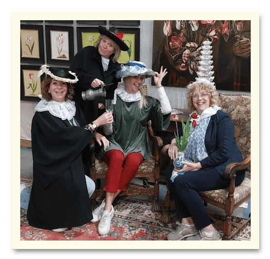 Ninetynine Tulips Exposition